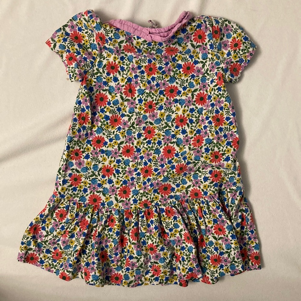 Sweet mini Boden floral dress 4-5y in time for spring!